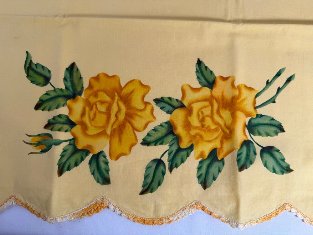 Vintage Yellow Rose Pillowcases Set 2 Floral Applique Crochet Scalloped Trim